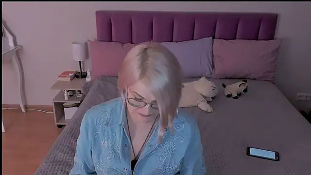 sabrinamacmarren online show from 21, 3, 2025