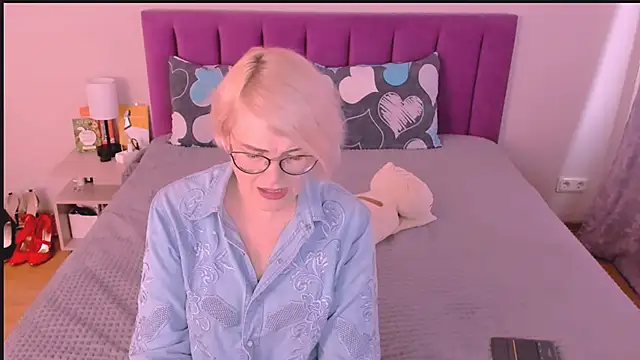 sabrinamacmarren online show from 15, 10, 2025