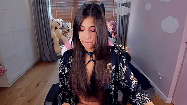 Snapshot of MiaSilkX chatting on 28, 10, 2025 MiaSilkX online show from 28, 10, 2025