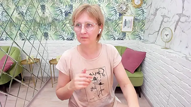 Paris Cherry online show from 5, 11, 2025