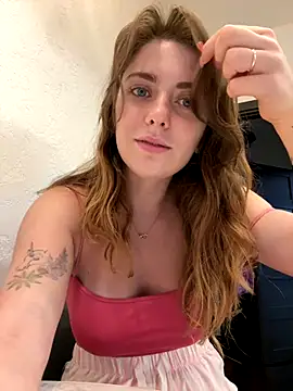 Snapshot of MariiD chatting on 4, 12, 2024 MariiD online show from 4, 12, 2024