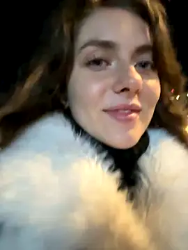 Snapshot of MariiD chatting on 4, 12, 2024 MariiD online show from 4, 12, 2024