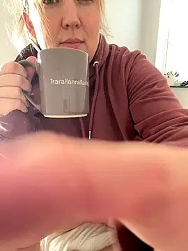 Snapshot of Anna_Alexa chatting on 7, 11, 2025 Anna Alexa online show from 7, 11, 2025