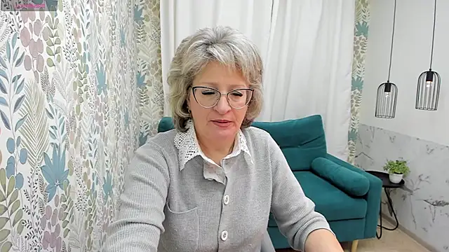 Snapshot of EvelynJoyful chatting on 3, 2, 2025 EvelynJoyful online show from 3, 2, 2025