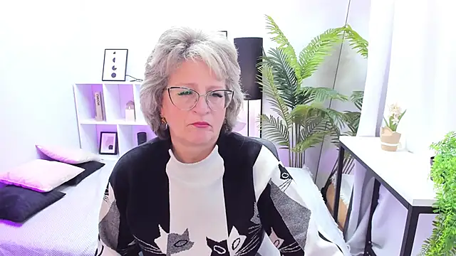 Snapshot of EvelynJoyful chatting on 24, 10, 2025 EvelynJoyful online show from 24, 10, 2025