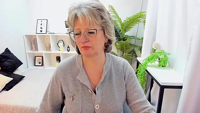 Snapshot of EvelynJoyful chatting on 19, 11, 2025 EvelynJoyful online show from 19, 11, 2025