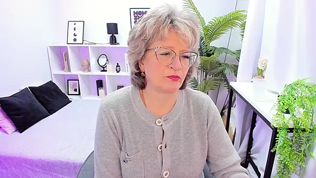 Snapshot of EvelynJoyful chatting on 24, 11, 2025 EvelynJoyful online show from 24, 11, 2025