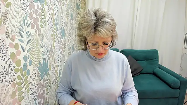 Snapshot of EvelynJoyful chatting on 5, 12, 2025 EvelynJoyful online show from 5, 12, 2025