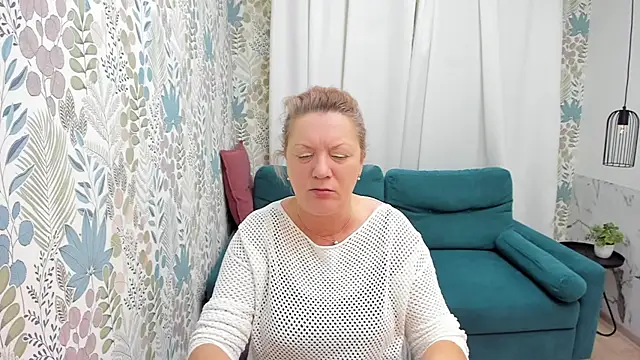Snapshot of LeaPure chatting on 8, 12, 2024 LeaPure online show from 8, 12, 2024