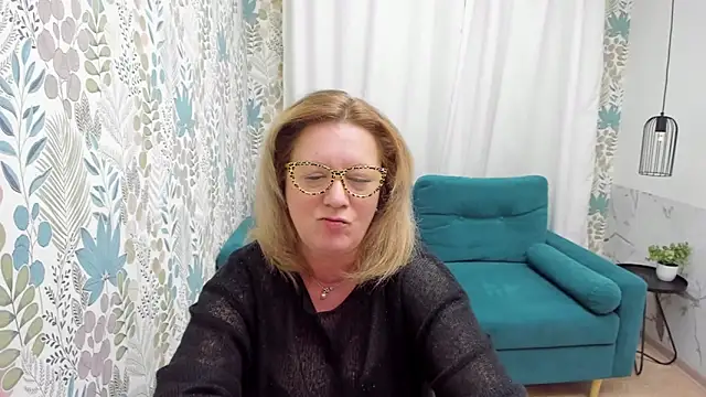 Snapshot of LeaPure chatting on 8, 3, 2025 LeaPure online show from 8, 3, 2025