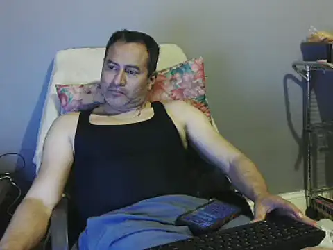 Snapshot of dantehot2020 chatting on 14, 1, 2025 dantehot2020 online show from 14, 1, 2025