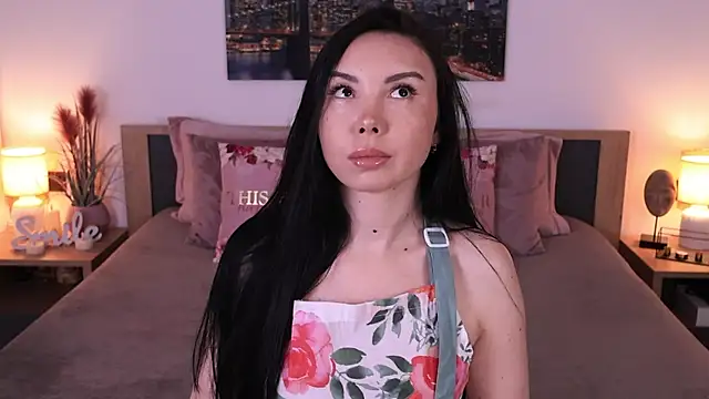 Snapshot of Leila__Sweet chatting on 10, 7, 2026 Leila Sweet online show from 10, 7, 2026