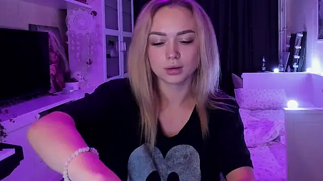 Snapshot of MaryDreaminess chatting on 5, 10, 2025 MaryDreaminess online show from 5, 10, 2025