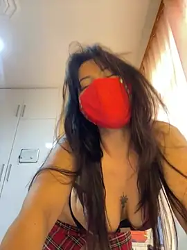 White-Petite online show from 23, 4, 2026