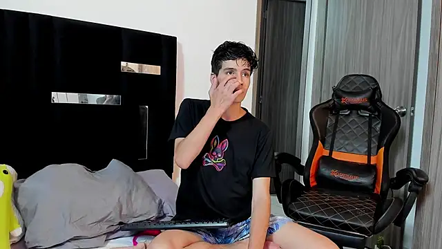 Snapshot of Dimitrixxx__ chatting on 13, 2, 2025 Dimitrixxx   online show from 13, 2, 2025