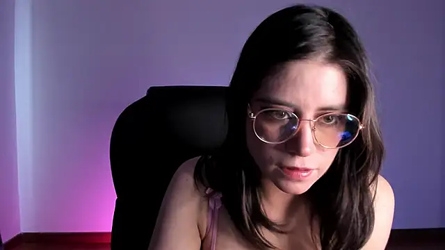 HazelKush online show from 4, 10, 2025