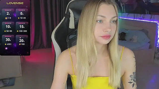 Snapshot of BiMolly chatting on 18, 12, 2024 BiMolly online show from 18, 12, 2024