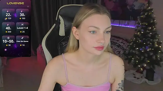 Snapshot of BiMolly chatting on 11, 1, 2025 BiMolly online show from 11, 1, 2025