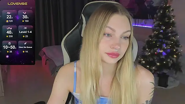 Snapshot of BiMolly chatting on 8, 2, 2025 BiMolly online show from 8, 2, 2025