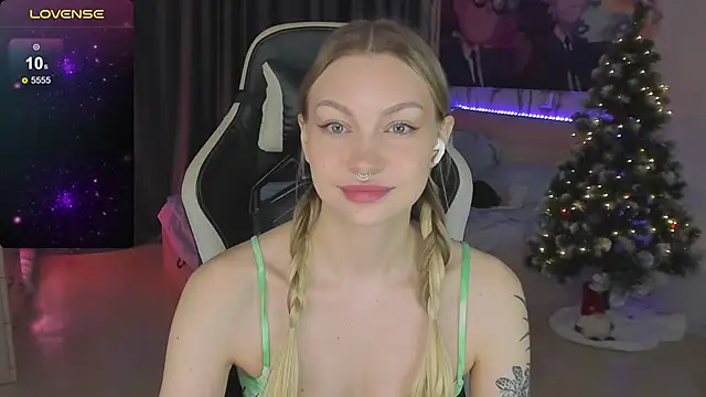 Snapshot of BiMolly chatting on 15, 2, 2025 BiMolly online show from 15, 2, 2025