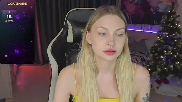 Snapshot of BiMolly chatting on 27, 2, 2025 BiMolly online show from 27, 2, 2025