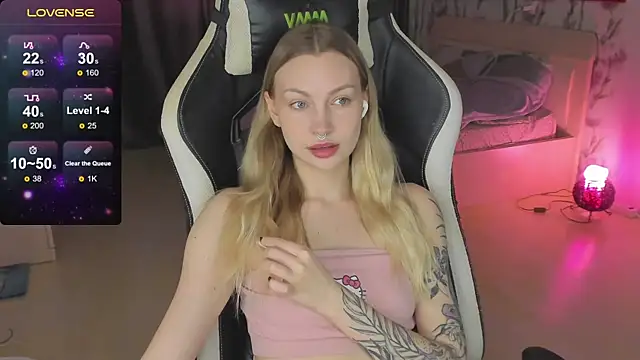 Snapshot of BiMolly chatting on 19, 3, 2025 BiMolly online show from 19, 3, 2025