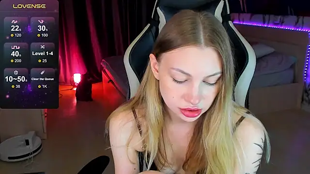 Snapshot of BiMolly chatting on 9, 9, 2025 BiMolly online show from 9, 9, 2025