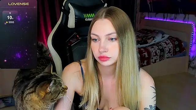 Snapshot of BiMolly chatting on 30, 9, 2025 BiMolly online show from 30, 9, 2025