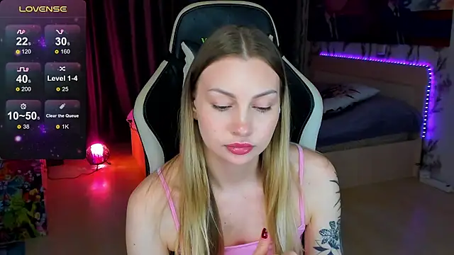 Snapshot of BiMolly chatting on 19, 11, 2025 BiMolly online show from 19, 11, 2025