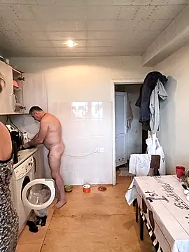  lady red  online show from 14, 9, 2025