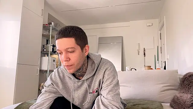 Snapshot of Harry_Jen chatting on 22, 12, 2024 Harry Jen online show from 22, 12, 2024