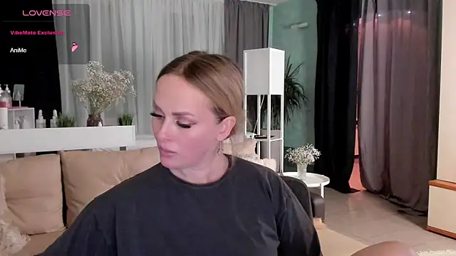 Snapshot of Libby_Nora chatting on 11, 1, 2025 Libby Nora online show from 11, 1, 2025