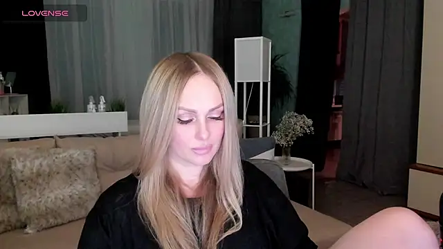 Snapshot of Libby_Nora chatting on 4, 2, 2025 Libby Nora online show from 4, 2, 2025