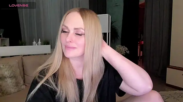 Snapshot of Libby_Nora chatting on 5, 2, 2025 Libby Nora online show from 5, 2, 2025
