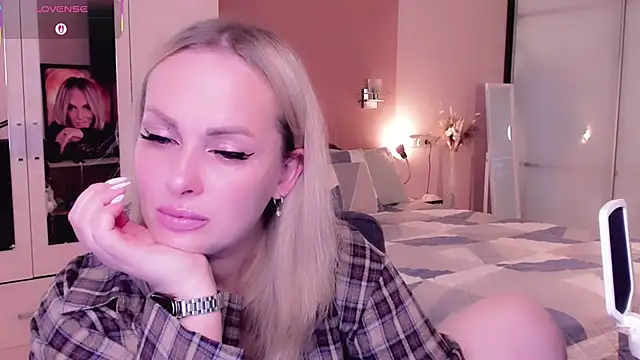 Snapshot of Libby_Nora chatting on 4, 10, 2025 Libby Nora online show from 4, 10, 2025