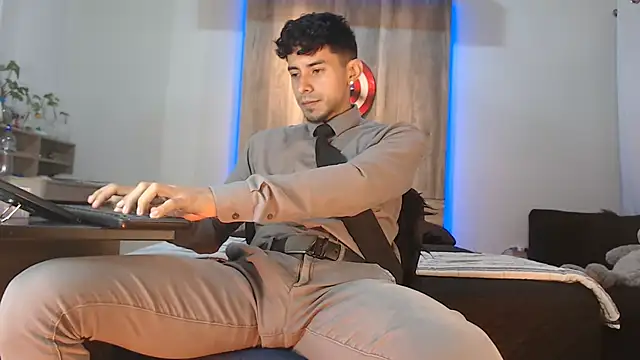 Andrew 4  online show from 8, 10, 2025