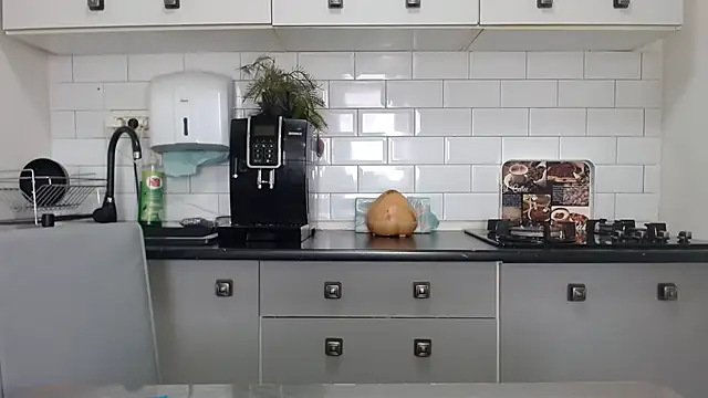 erikaerika online show from 30, 1, 2025