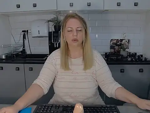 erikaerika online show from 23, 9, 2025