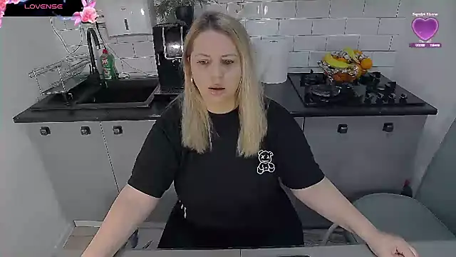 erikaerika online show from 18, 12, 2025