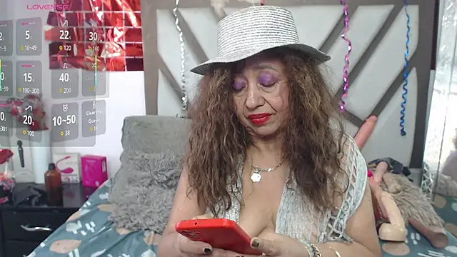 matureluna online show from 26, 6, 2026