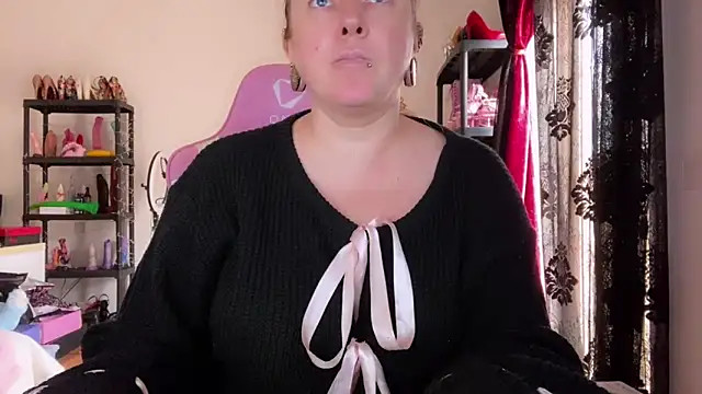 Snapshot of kisicaxx chatting on 19, 12, 2025 kisicaxx online show from 19, 12, 2025