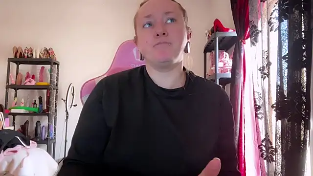 Snapshot of kisicaxx chatting on 6, 2, 2026 kisicaxx online show from 6, 2, 2026