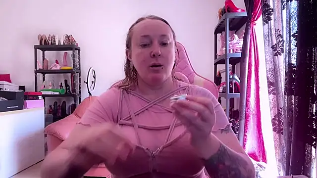 Snapshot of kisicaxx chatting on 26, 5, 2026 kisicaxx online show from 26, 5, 2026