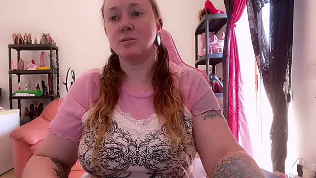 Snapshot of kisicaxx chatting on 4, 6, 2026 kisicaxx online show from 4, 6, 2026