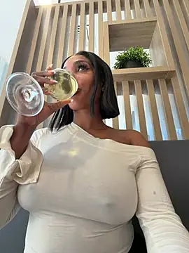 Snapshot of __Nessa__ chatting on 25, 7, 2026 Nessa online show from 25, 7, 2026