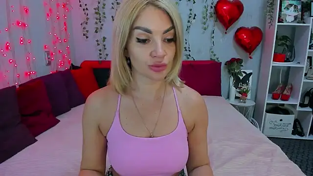 LunaBellucci online show from 28, 4, 2026