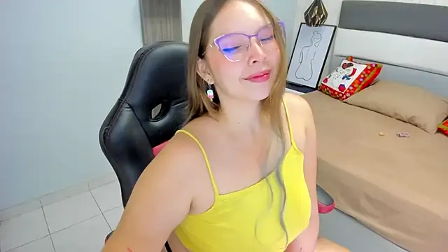 Snapshot of LEYNABRAUN chatting on 3, 1, 2025 LEYNABRAUN online show from 3, 1, 2025