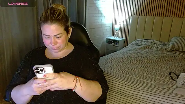 bella savati online show from 25, 11, 2025