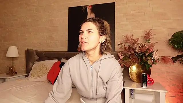 Snapshot of FeliciaKrige chatting on 3, 5, 2026 FeliciaKrige online show from 3, 5, 2026