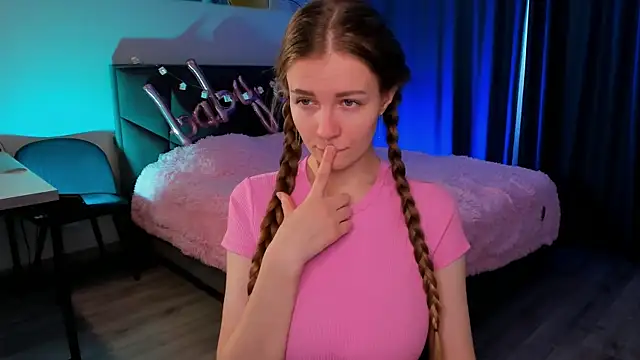 SweetMilkis online show from 4, 2, 2025